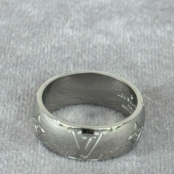 Louis Vuitton Silver Initiales Monogram Ring 8.5 - Picture 1 of 6